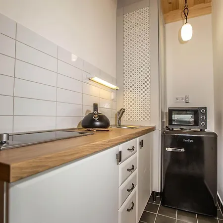 아파트 Oszter Udvarhaz Kekkut