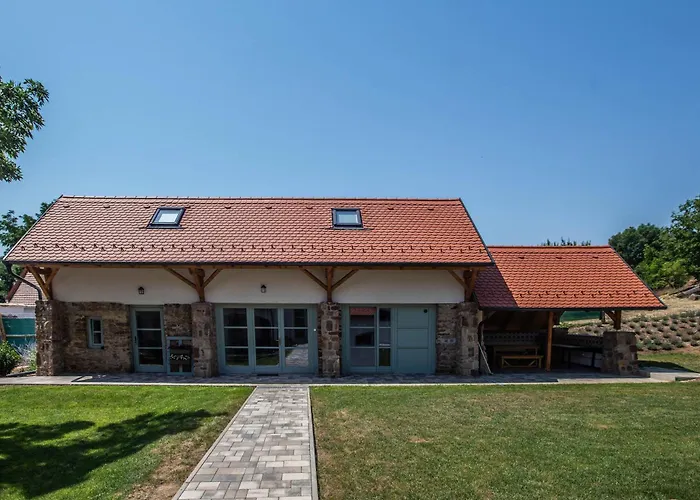 Oszter Udvarhaz Apartmán *