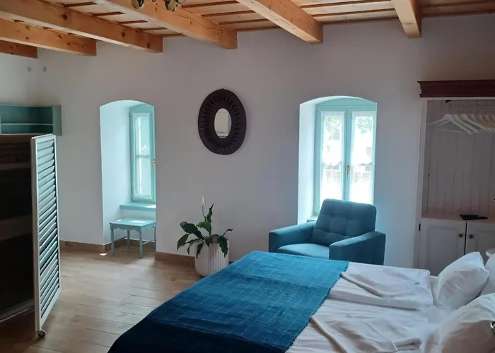 Oszter Udvarhaz Apartmán Kekkut